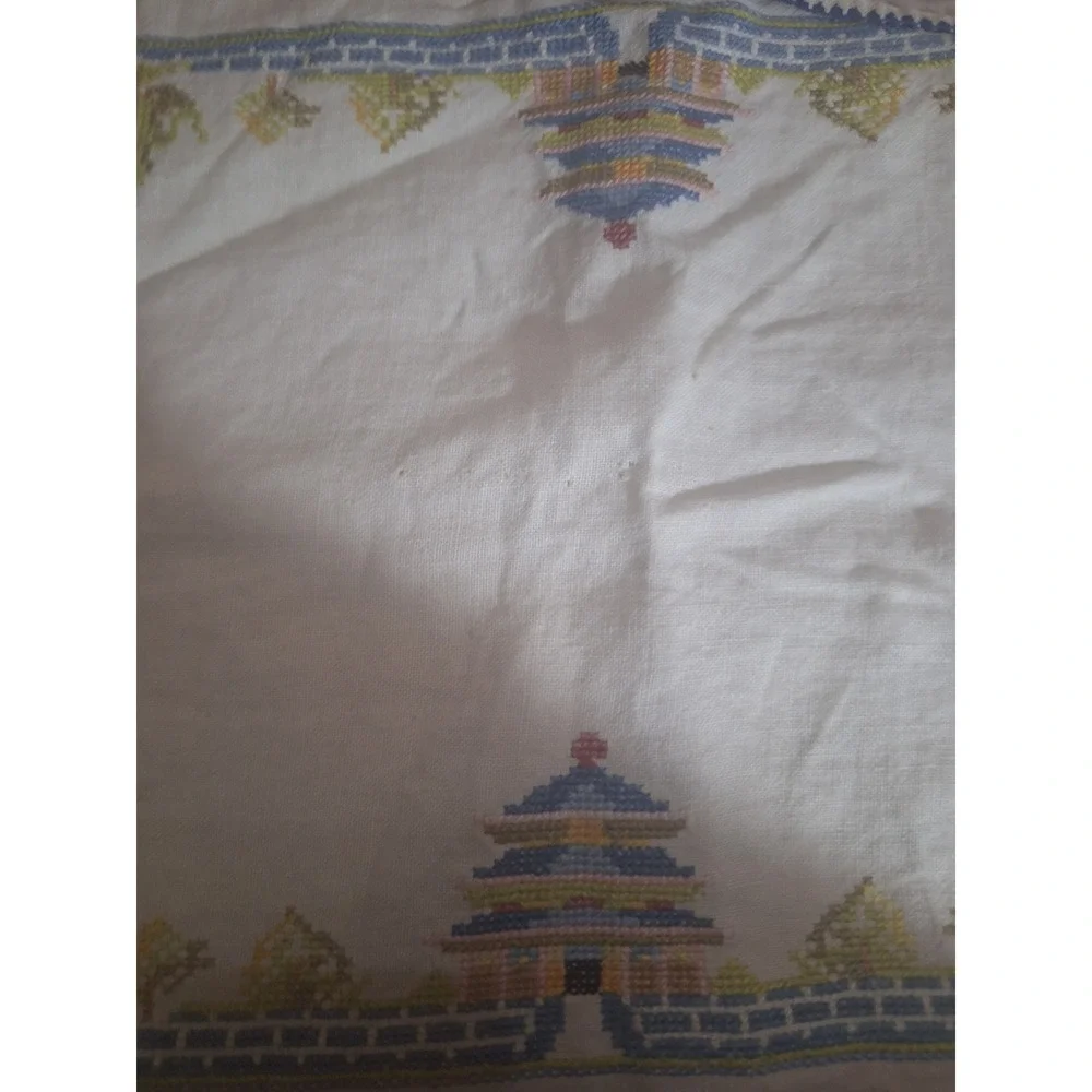 Vintage Pagoda Cross‎ Stitch Linen Tablecloth Oriental Chinoiserie White Blue